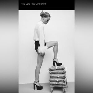 ZARA Low rise black mini skirt xs